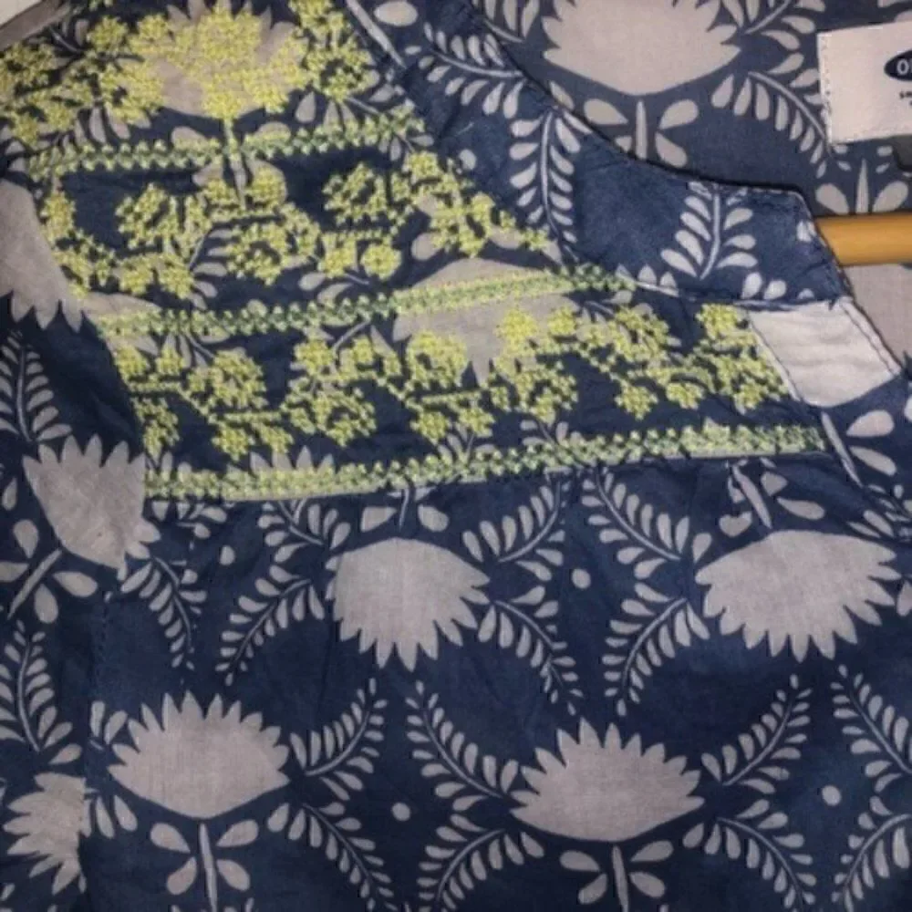 Old Navy embroidered blue flower top girls kids M
